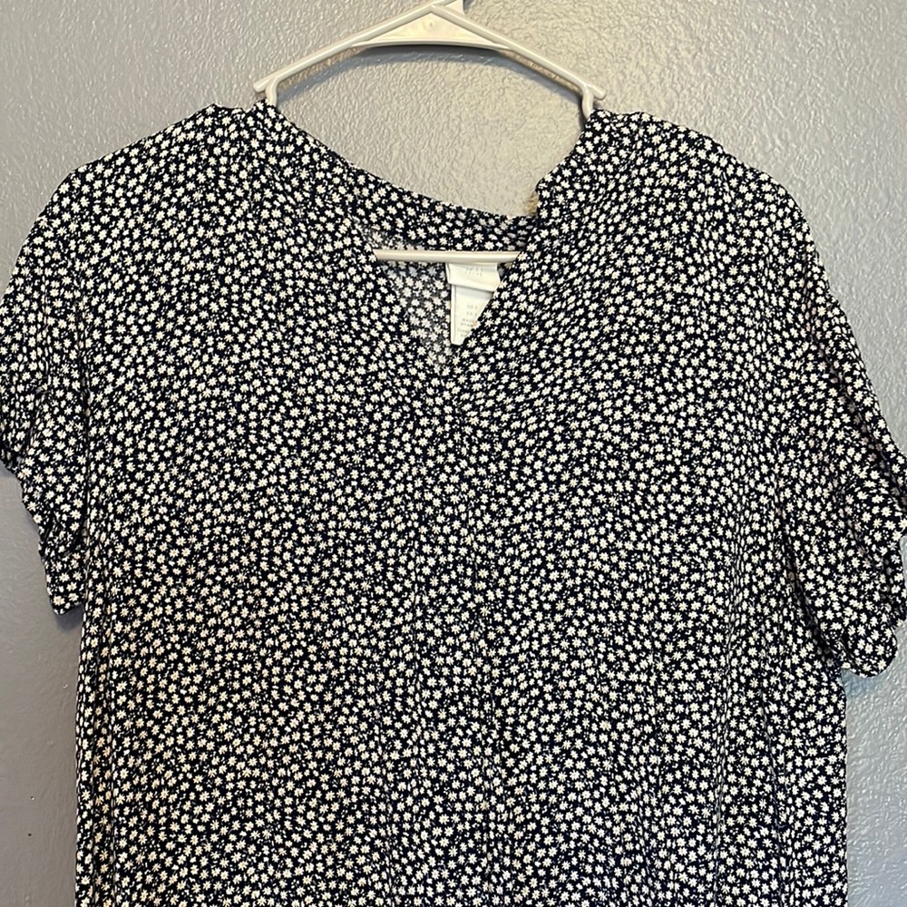 Very pretty navy blue H&M summer dress. Size S.